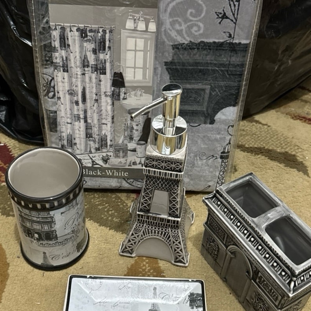 Parisian Bathroom Accessory Set in Black and White